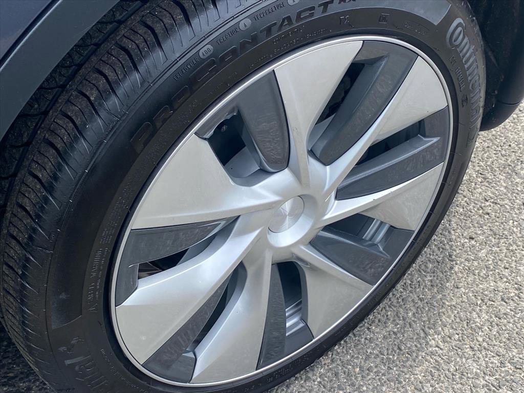 Used 2022 Tesla Model Y Long Range image 21