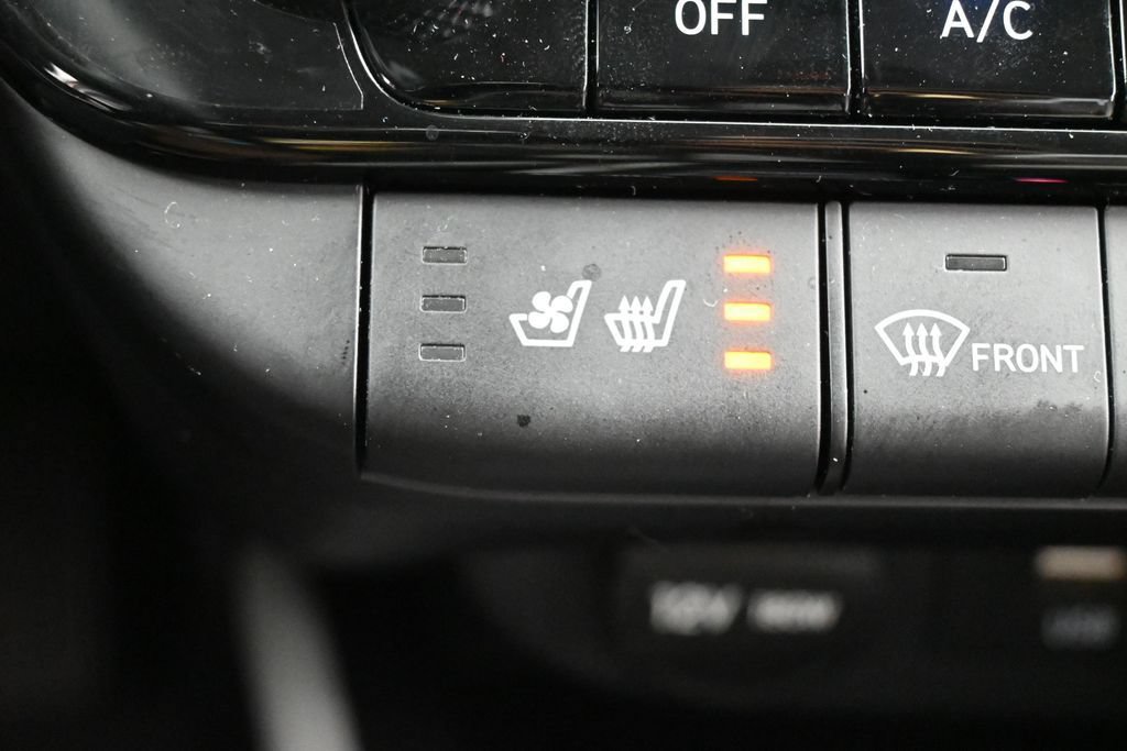 Used 2024 Hyundai Elantra Limited FWD image 22