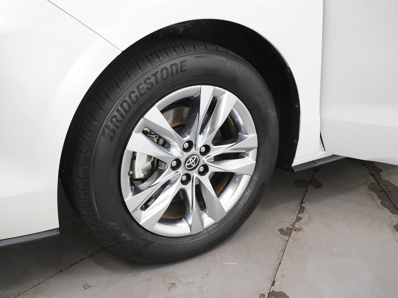 New 2024 Toyota Sienna Limited image 29