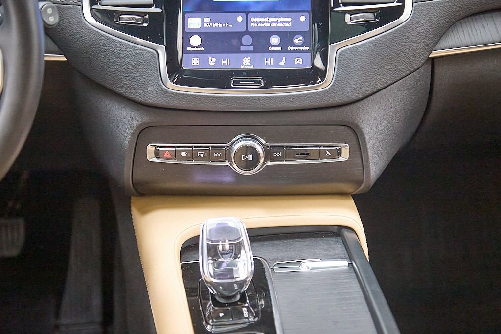 Certified 2023 Volvo XC90 T8 Ultimate w/ Protection Package Premier image 29