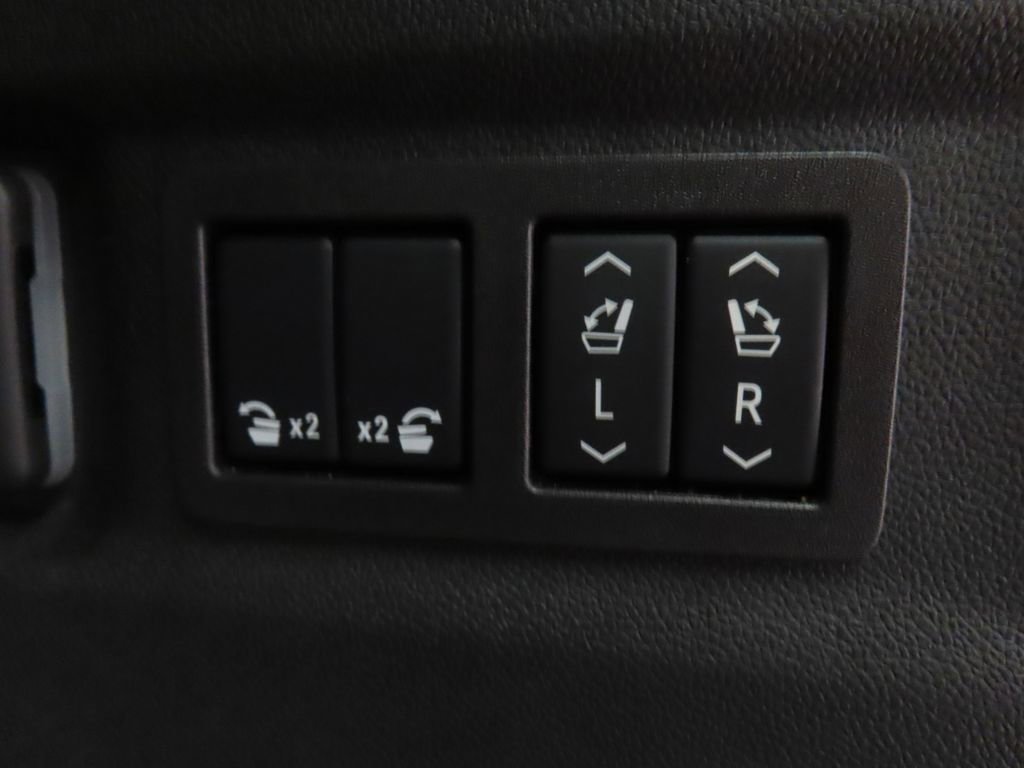 Used 2026 GMC Yukon XL AT4 Ultimate AWD/4WD image 42