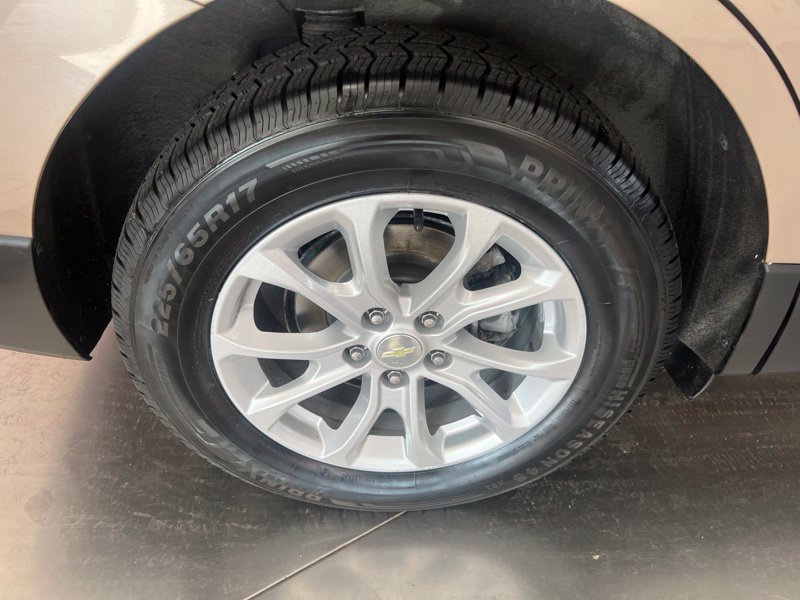 Used 2018 Chevrolet Equinox LT FWD image 10