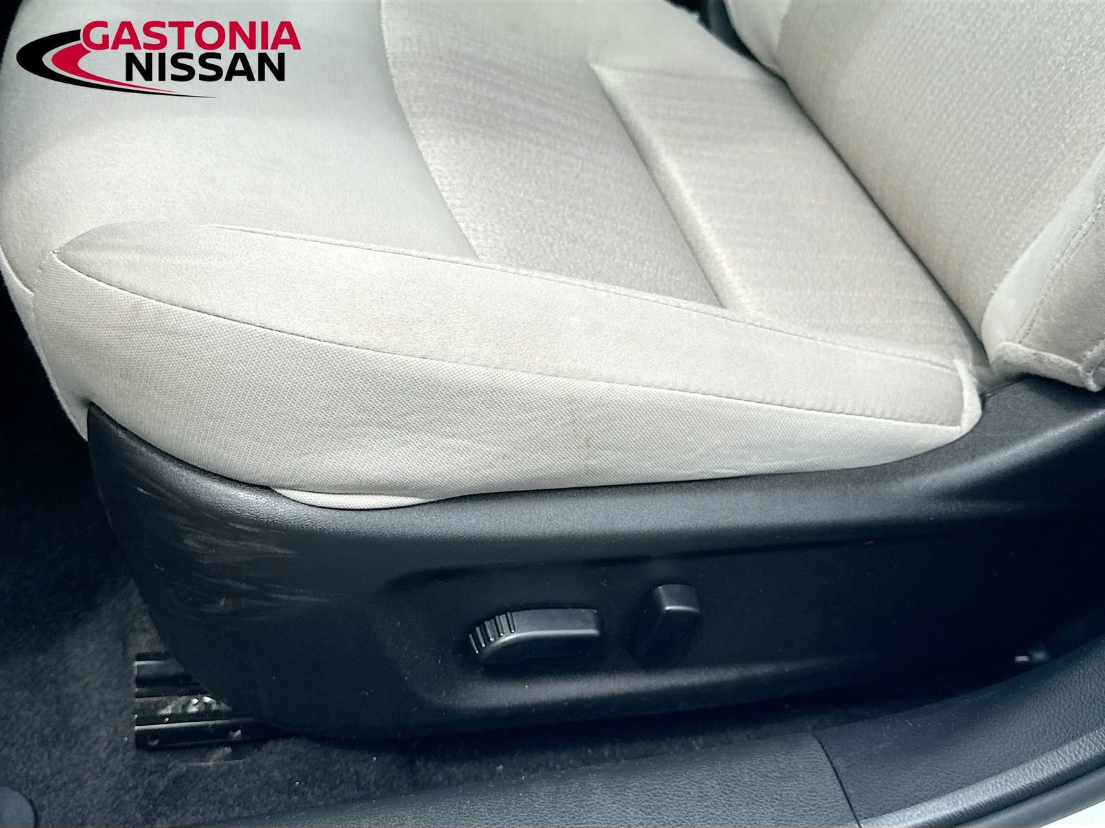 Used 2025 Nissan Altima 2.5 SV FWD image 25
