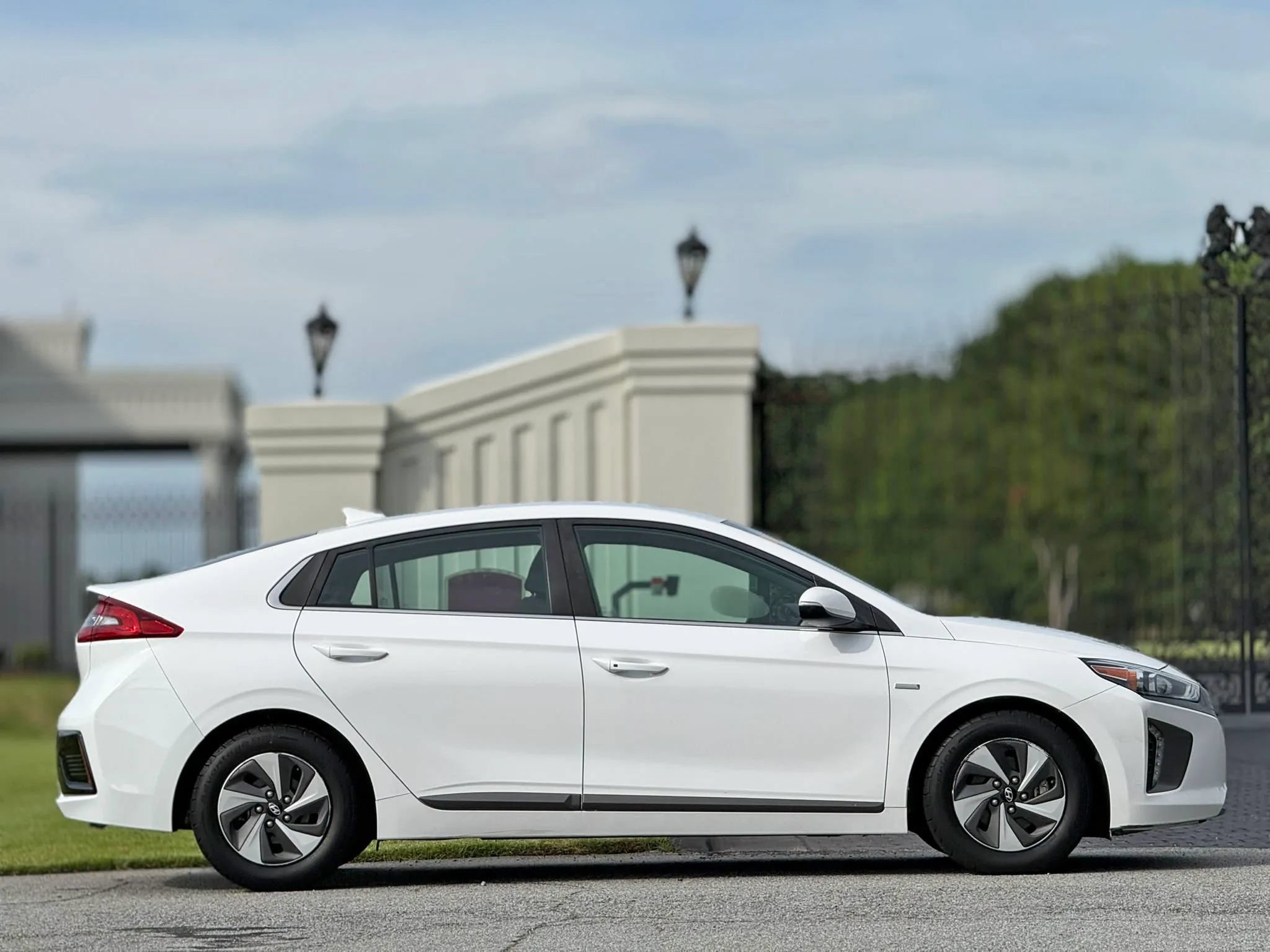 Used 2018 Hyundai Ioniq SEL w/ SEL Tech Package 02 FWD image 6