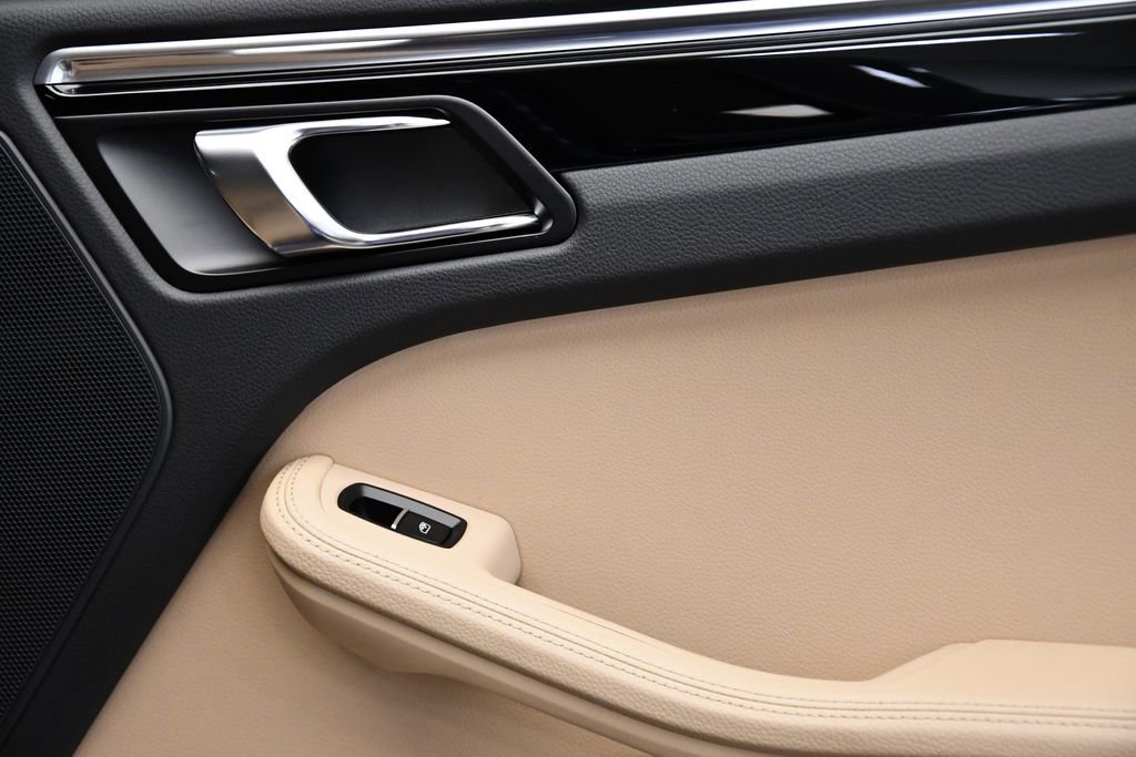 Used 2025 Porsche Macan image 49