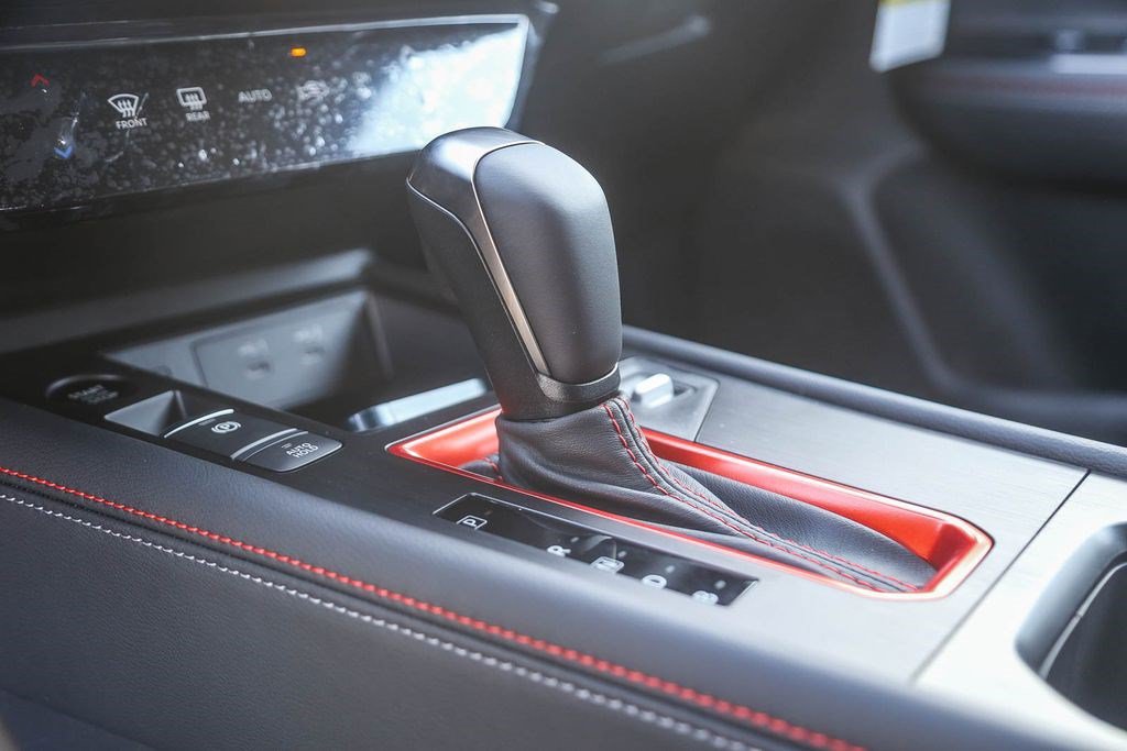 New 2026 Nissan Kicks SR w/ Illumination Package FWD image 23