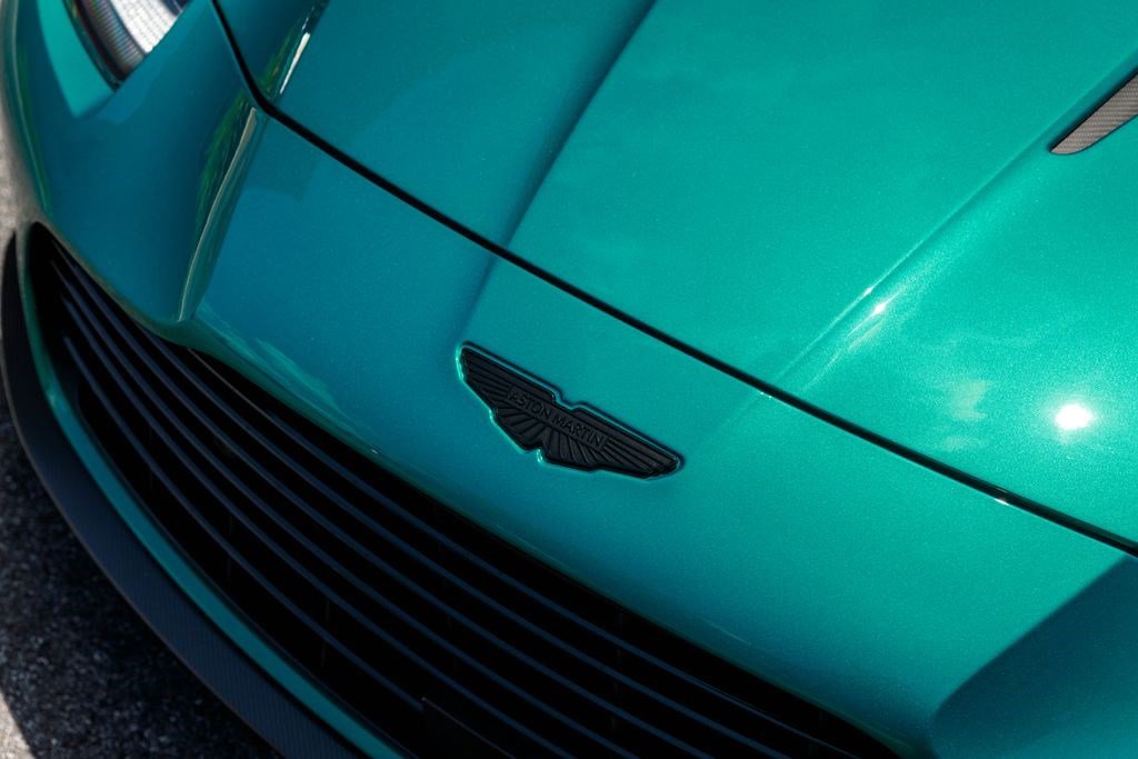 Used 2025 Aston Martin Vanquish RWD image 41