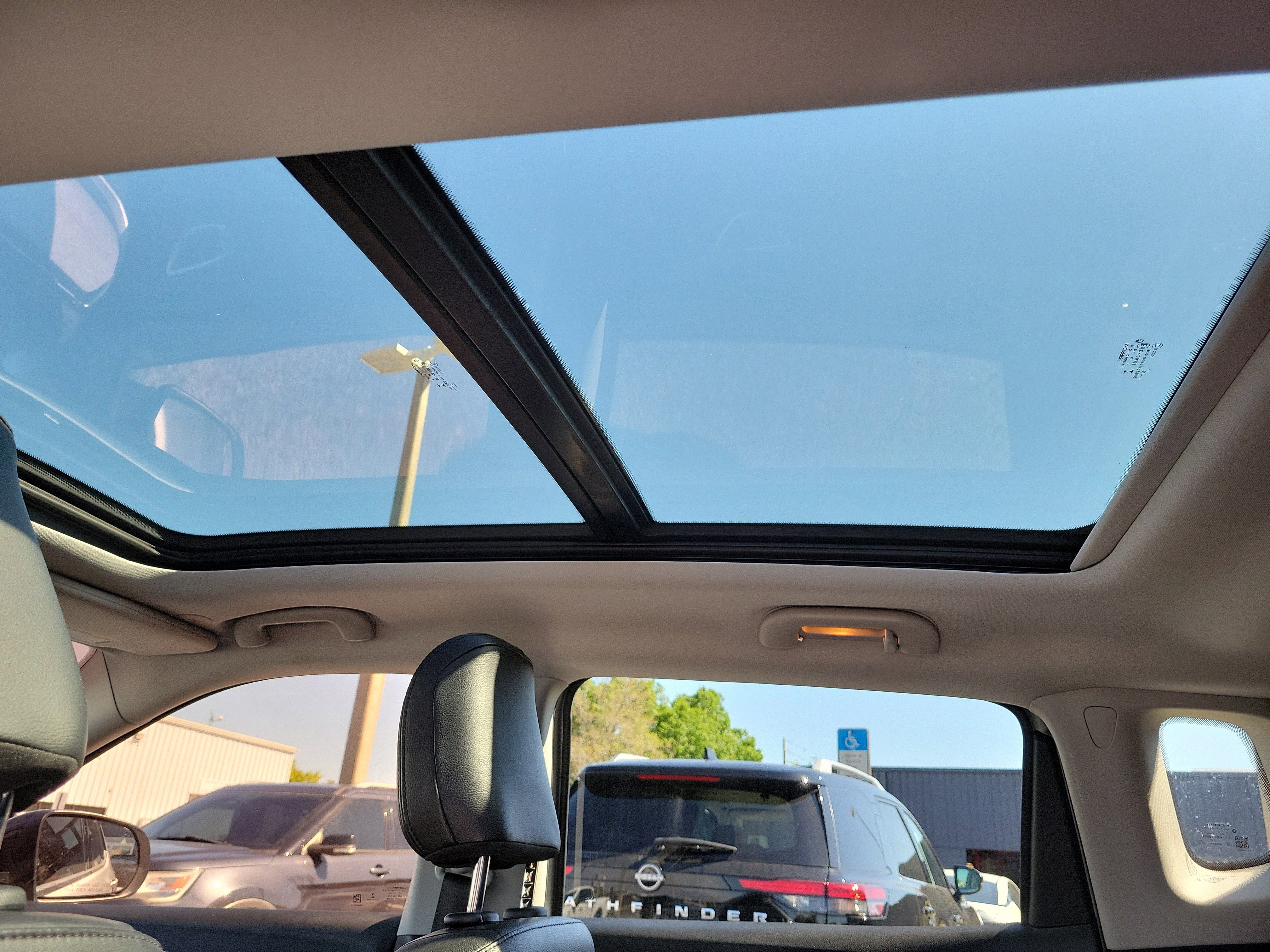 Used 2022 Jeep Compass Latitude w/ Sun and Sound Group image 28