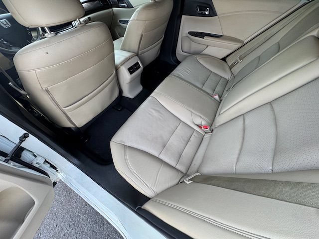 Used 2017 Honda Accord Touring image 14