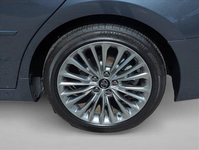 Certified 2019 Toyota Avalon Limited w/ All Weather Liner Package FWD image 9