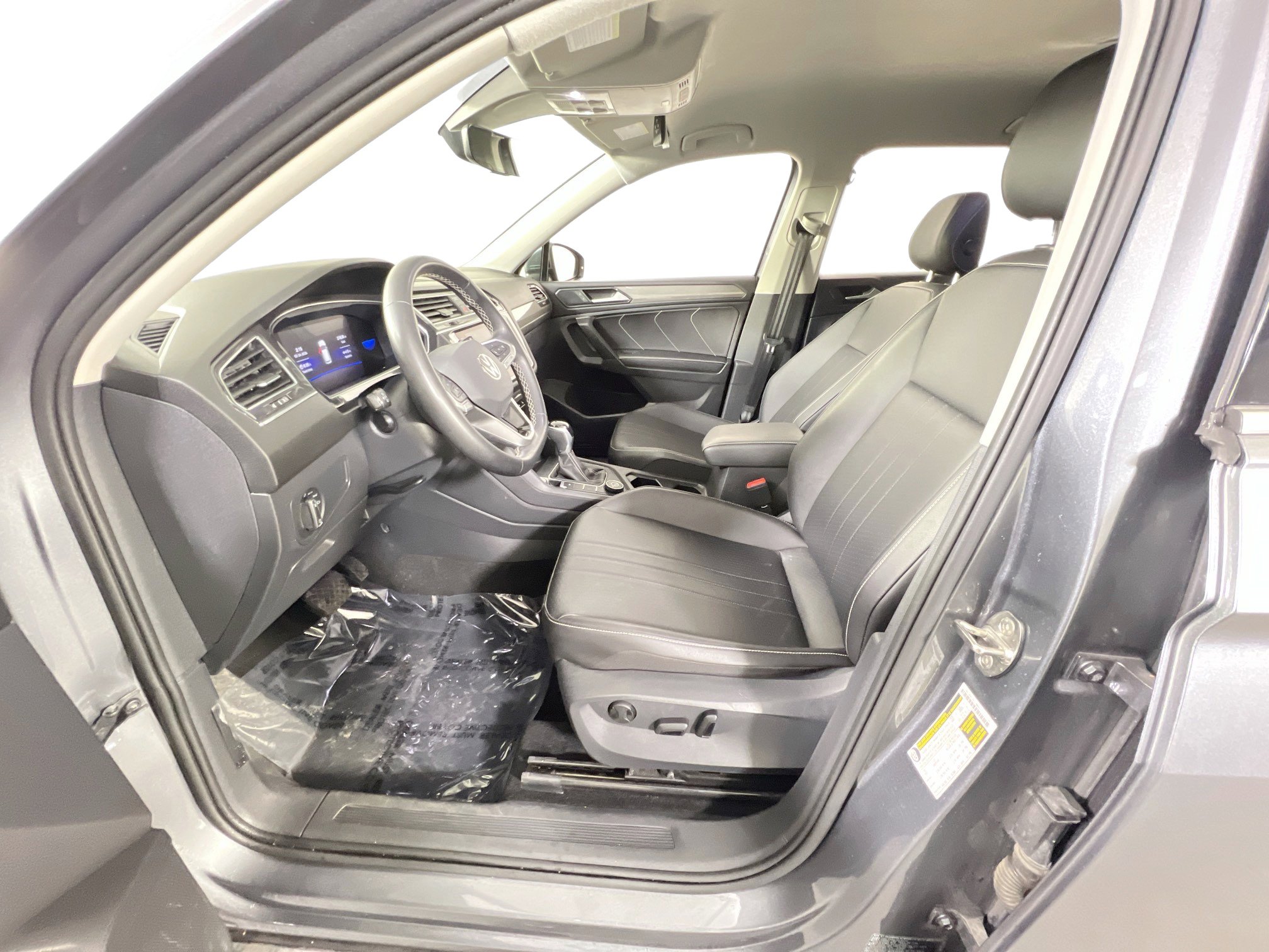 Used 2022 Volkswagen Tiguan SE AWD/4WD image 20