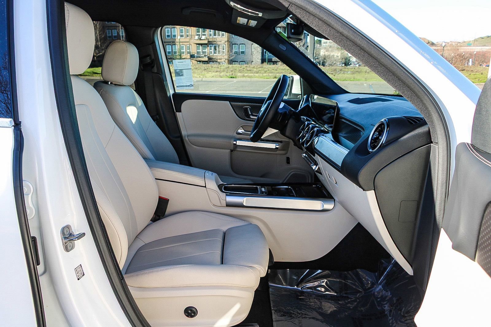 Certified 2025 Mercedes-Benz GLB 250 4MATIC image 17