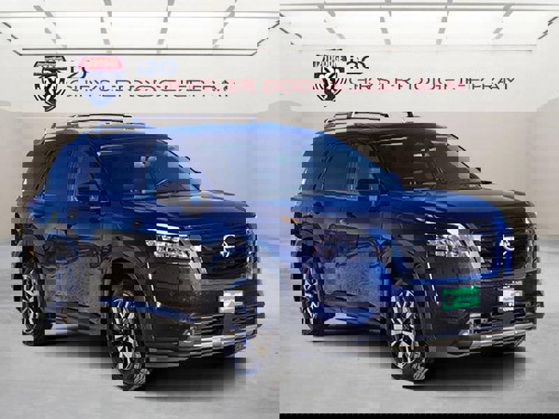 Used 2022 Nissan Pathfinder SL image 1