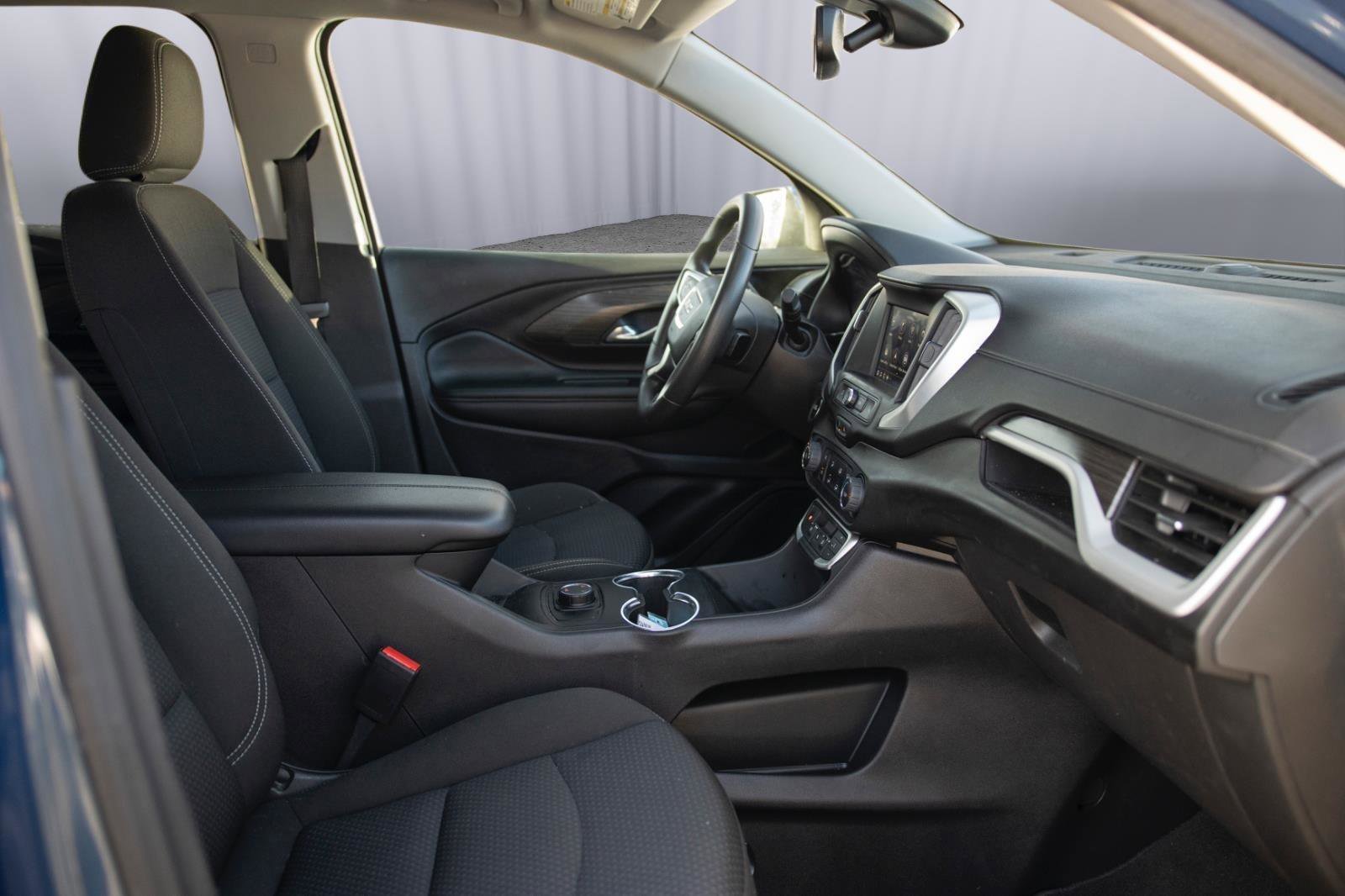 Used 2024 GMC Terrain SLE image 17