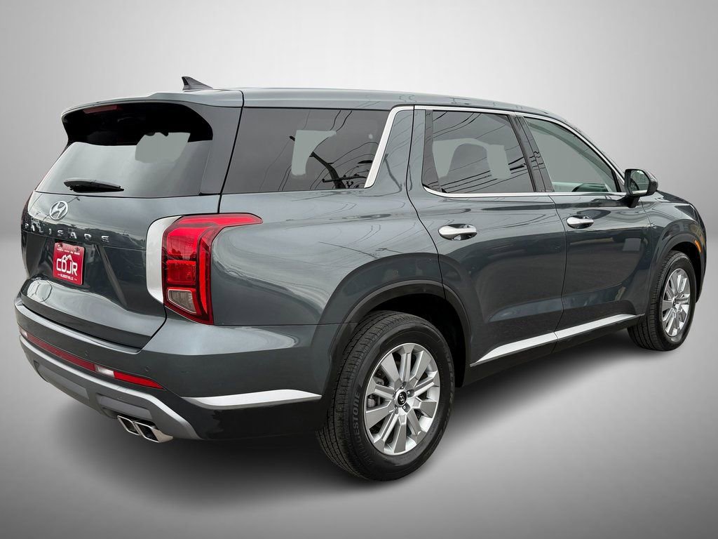 Used 2023 Hyundai Palisade SE image 3