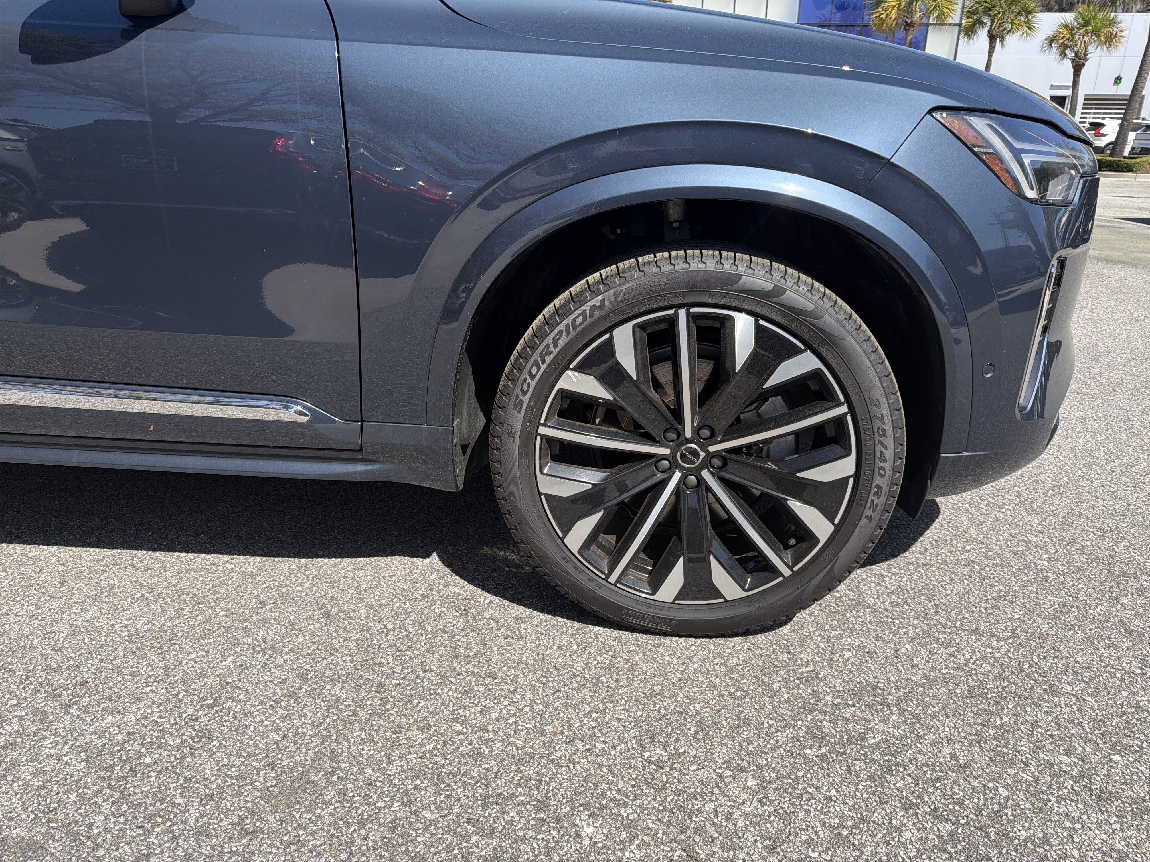 Used 2025 Volvo XC90 B6 Plus image 13