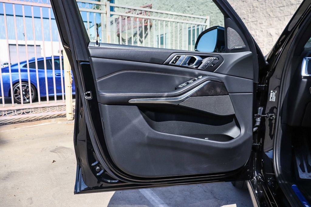 Used 2024 BMW X7 xDrive40i w/ M Sport Package image 23