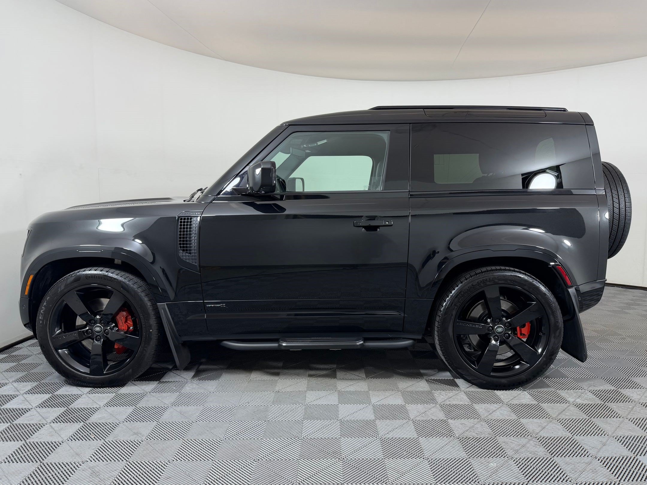 Used 2023 Land Rover Defender 90 X AWD/4WD image 2