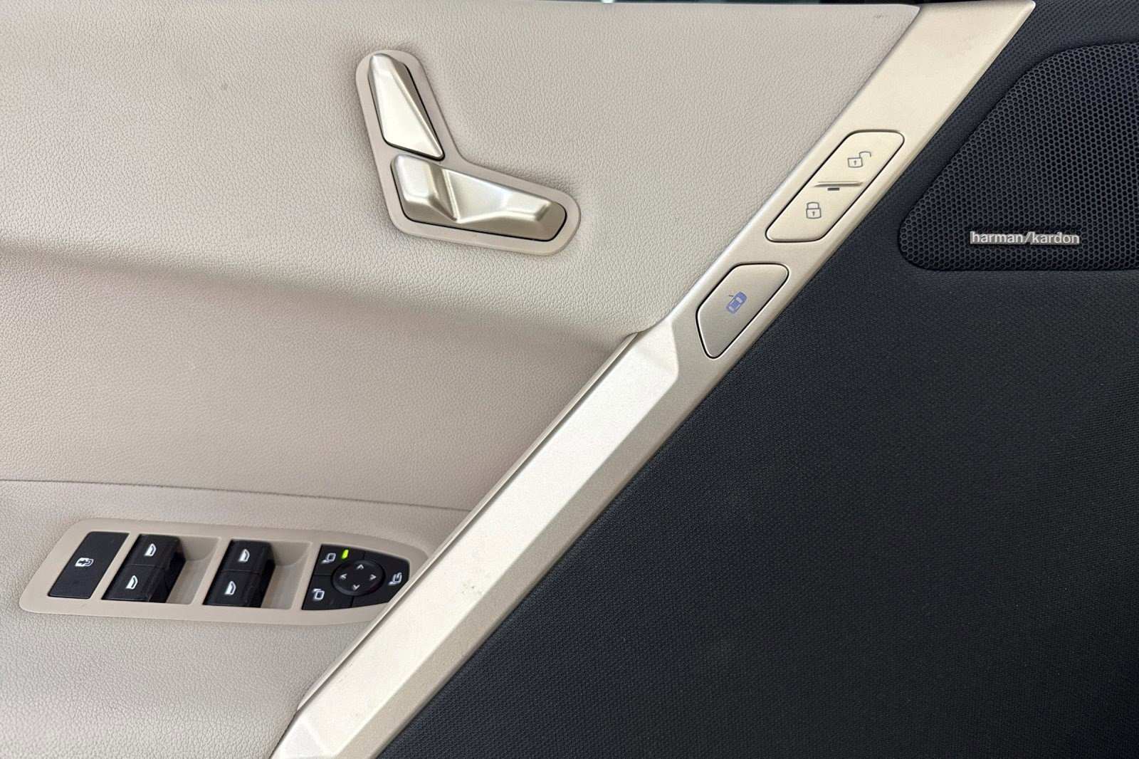 Used 2024 BMW iX xDrive50 w/ Sport Package image 13