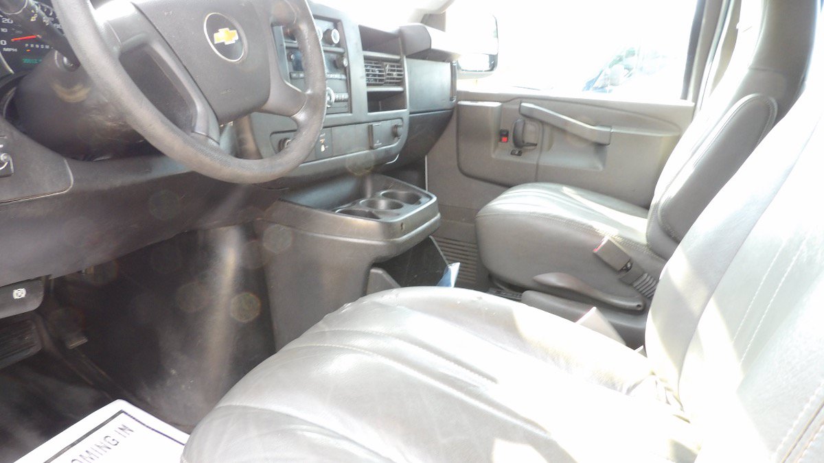 Used 2017 Chevrolet Express 2500 RWD image 13