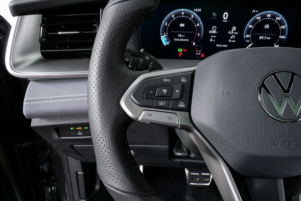 New 2026 Volkswagen Tiguan SE R-Line FWD image 9