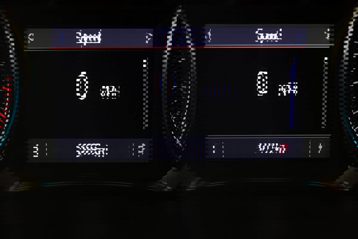 Used 2023 Chevrolet Traverse LT image 36