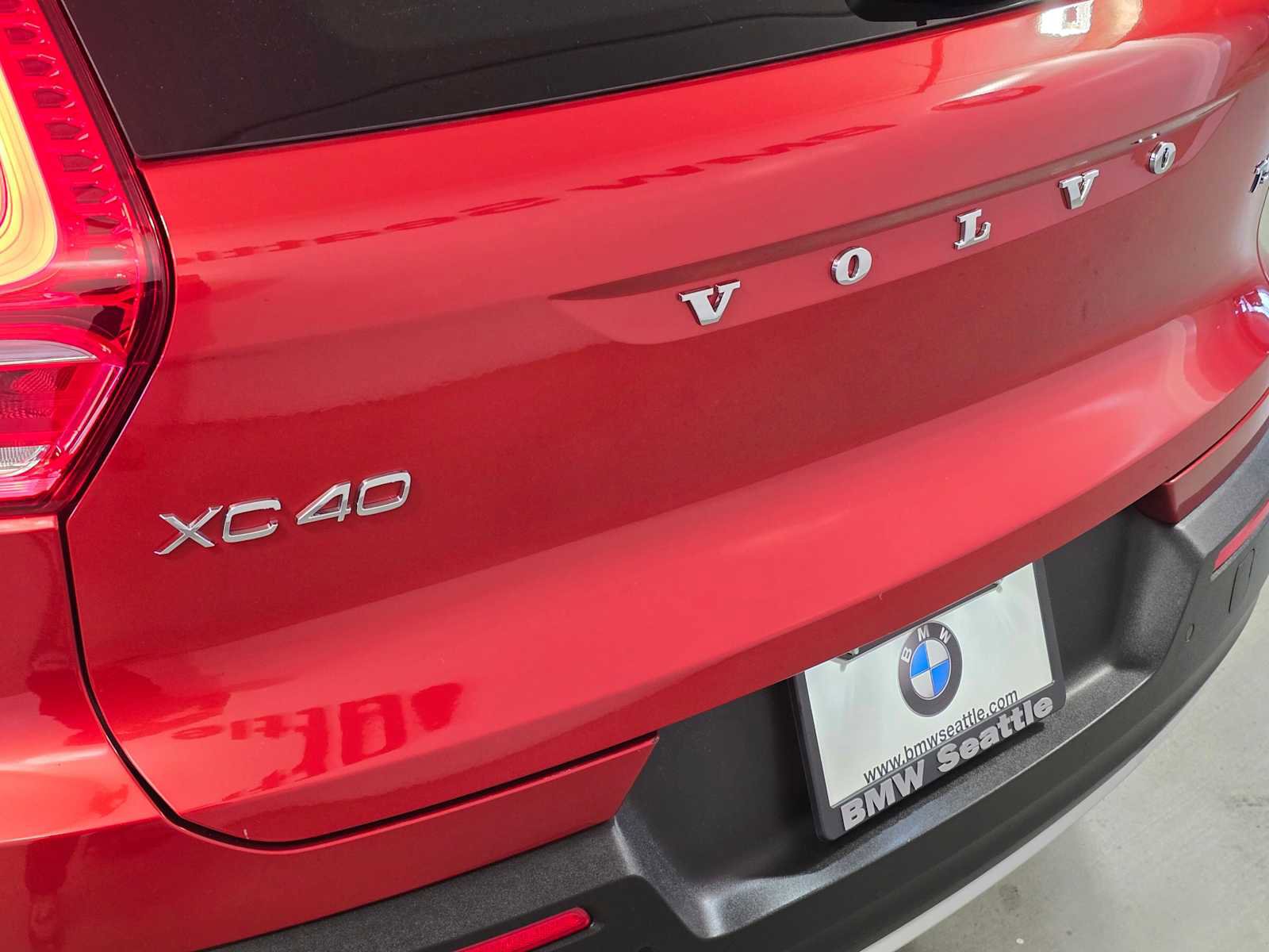 Used 2019 Volvo XC40 T5 Momentum image 7