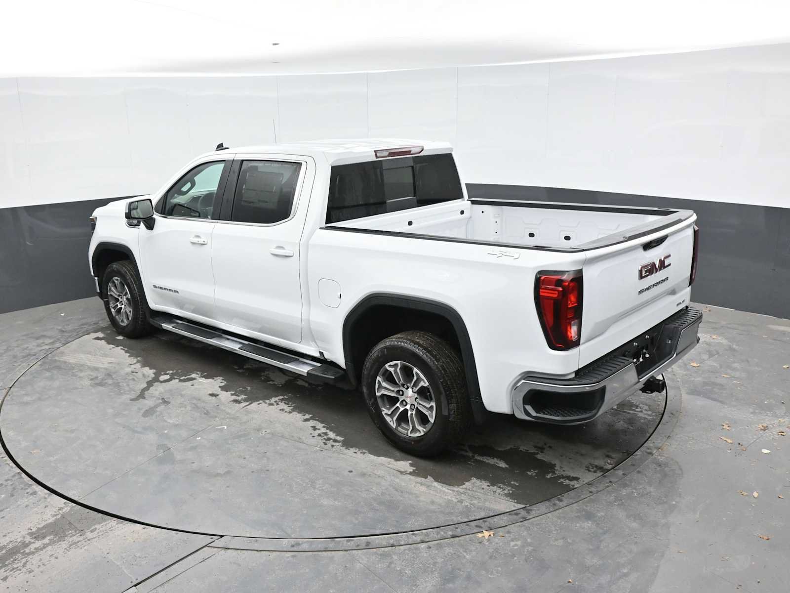 New 2026 GMC Sierra 1500 SLE w/ Preferred Package AWD/4WD image 27