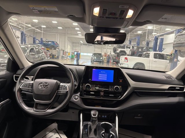 Certified 2024 Toyota Highlander AWD image 12