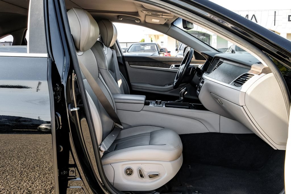 Used 2015 Hyundai Genesis 5.0 w/ Option Group 05 RWD image 34