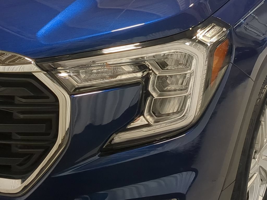 Used 2023 GMC Terrain SLE w/ Driver Convenience Package FWD image 14