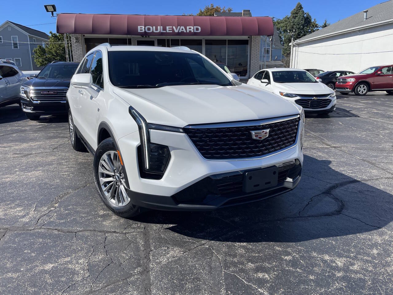 Used 2025 Cadillac XT4 Premium Luxury AWD/4WD image 1