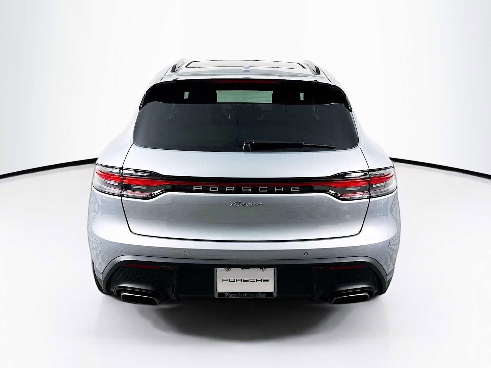 Certified 2025 Porsche Macan image 10