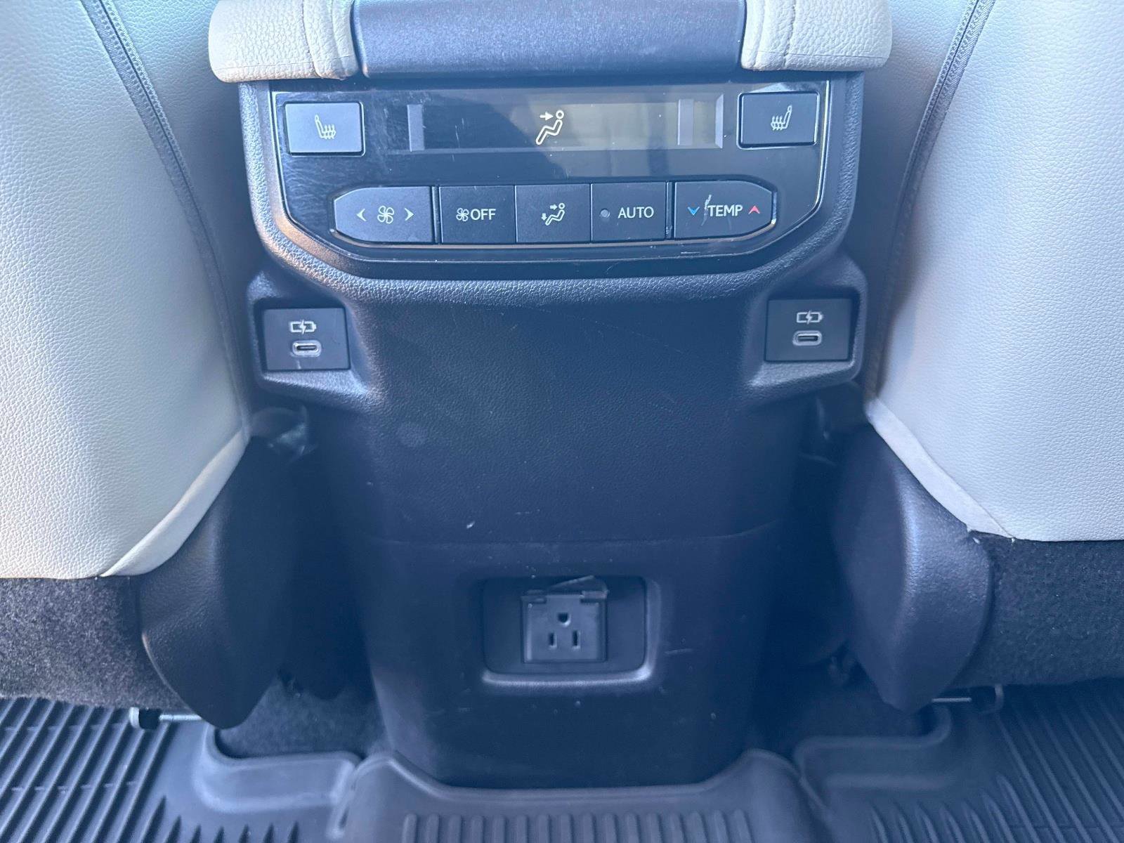 Used 2024 Toyota Grand Highlander Limited image 20