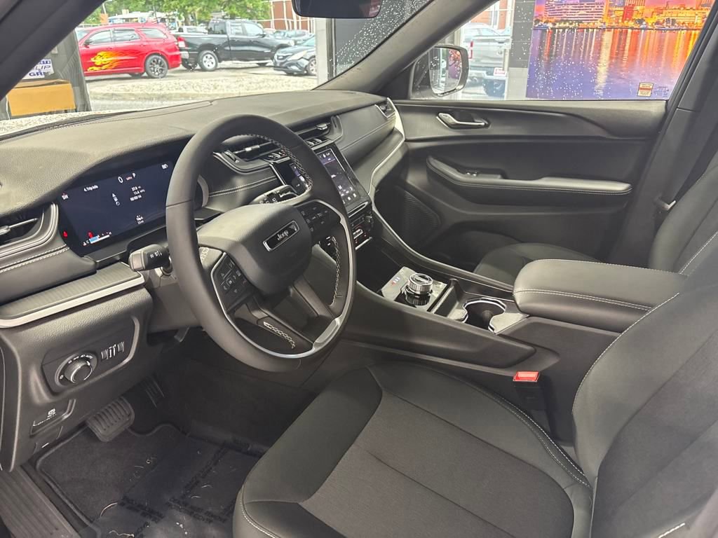 New 2025 Jeep Grand Cherokee Laredo X w/ Luxury Tech Group I video 2