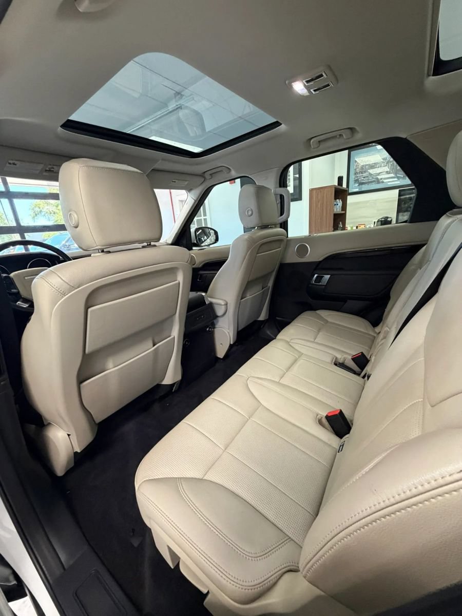 Used 2020 Land Rover Discovery SE AWD/4WD image 27