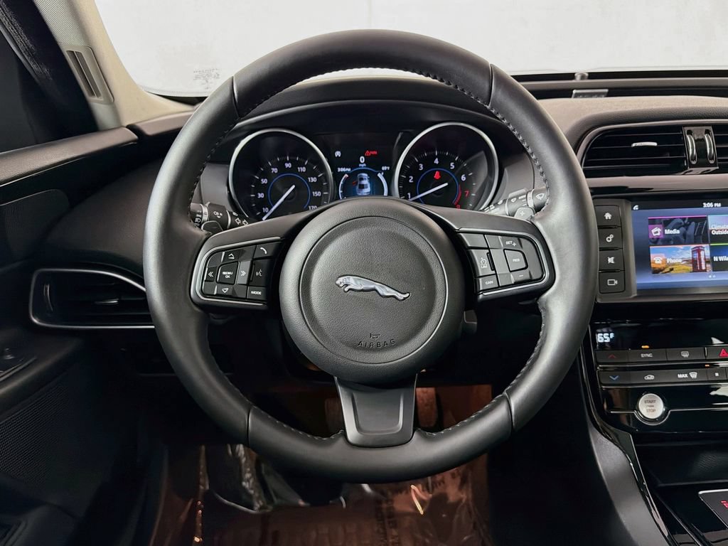 Used 2018 Jaguar XE RWD image 11