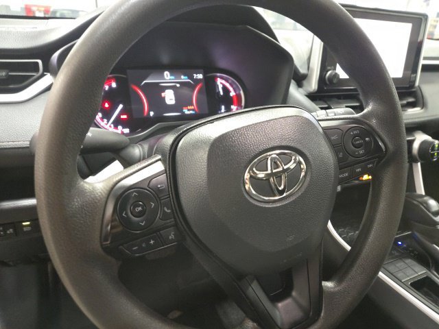 Used 2025 Toyota RAV4 XLE AWD/4WD image 13
