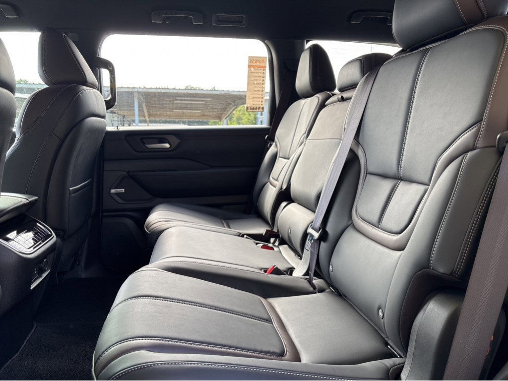 New 2026 Nissan Armada SL w/ Captain's Chari Seat Package image 20