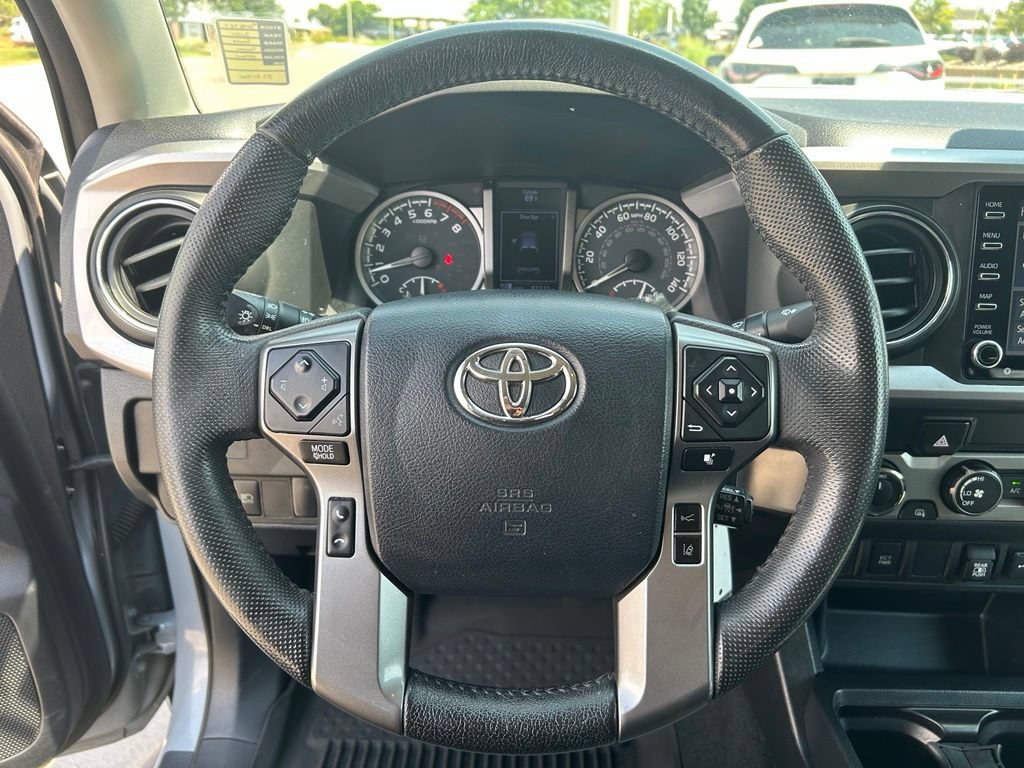 Used 2020 Toyota Tacoma SR5 AWD/4WD image 11