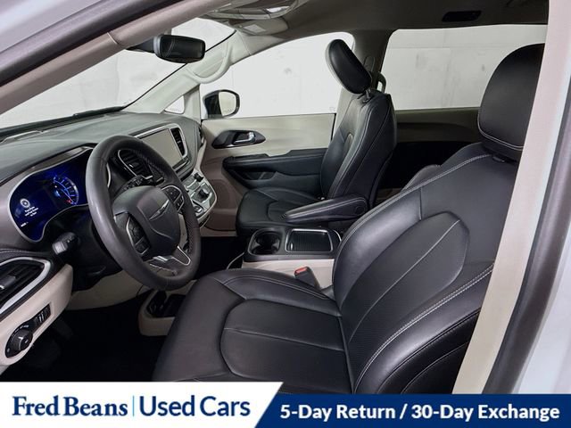 Used 2024 Chrysler Pacifica Limited FWD image 28
