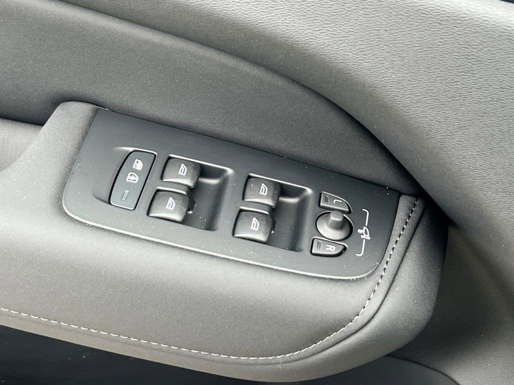 New 2026 Volvo XC60 T8 Core w/ Climate Package image 30