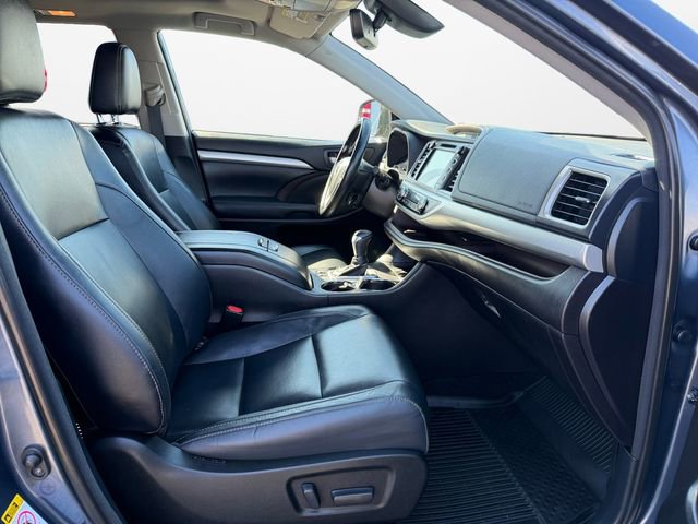 Used 2018 Toyota Highlander XLE image 15