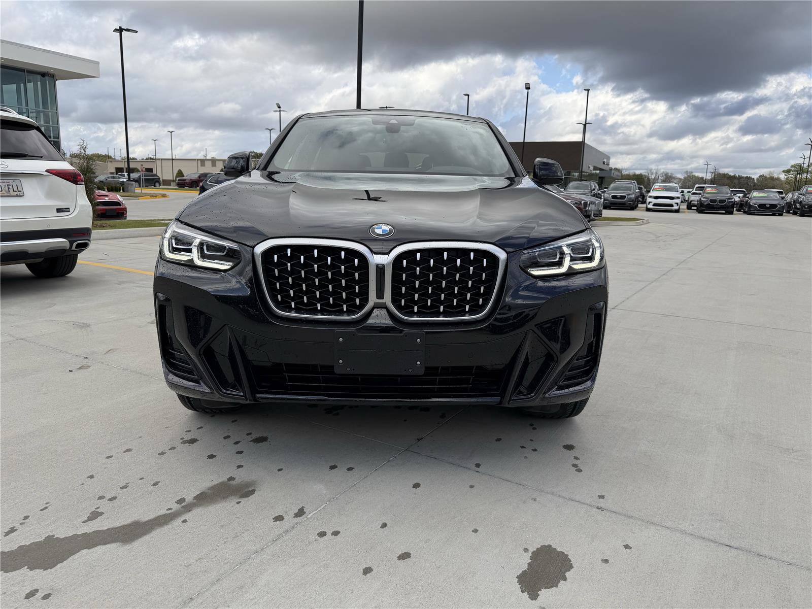 Certified 2025 BMW X4 xDrive30i image 2