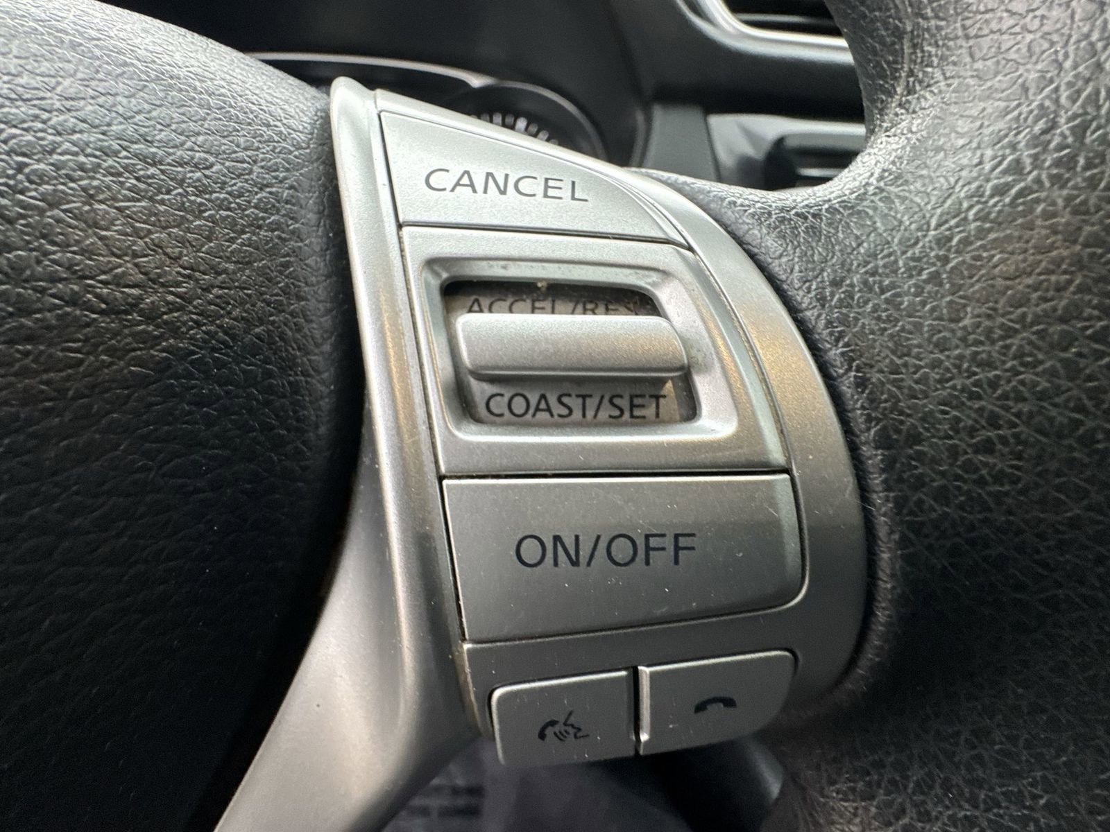 Used 2016 Nissan Rogue SV image 22