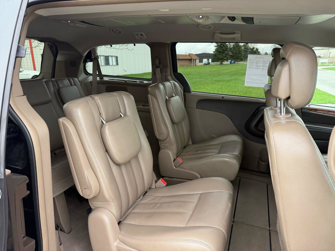 Used 2011 Chrysler Town & Country Touring-L w/ Entertainment Group #2 FWD image 23
