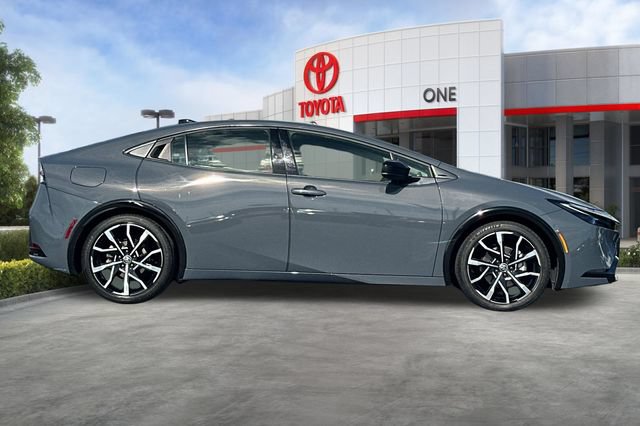 Used 2024 Toyota Prius Prime FWD image 3