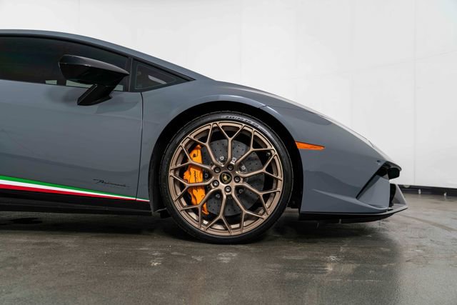 Used 2018 Lamborghini Huracan Performante image 9
