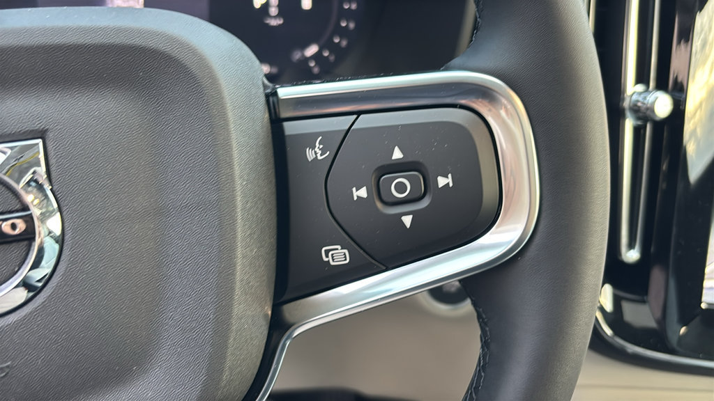 New 2026 Volvo XC40 B5 Plus w/ Protection Package Premier AWD/4WD image 18