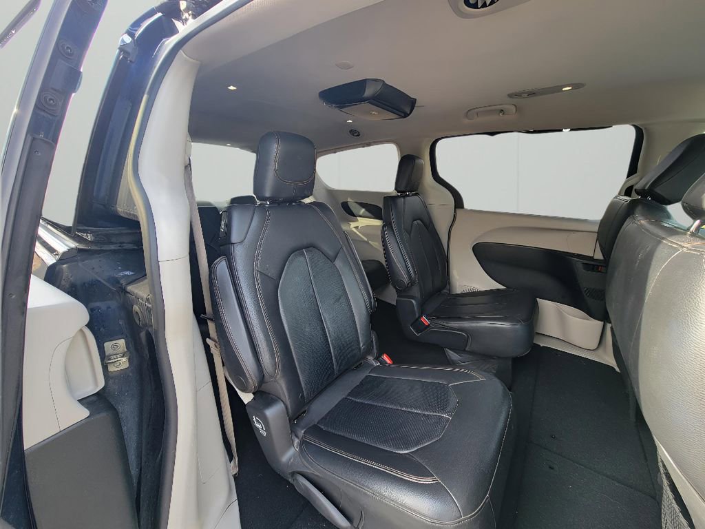 Used 2018 Chrysler Pacifica Touring-L image 34